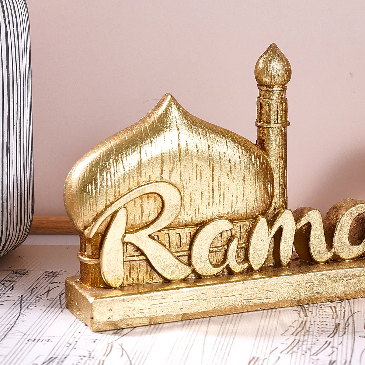 Décor de table « Ramadan » en résine — mosquée et calligraphie