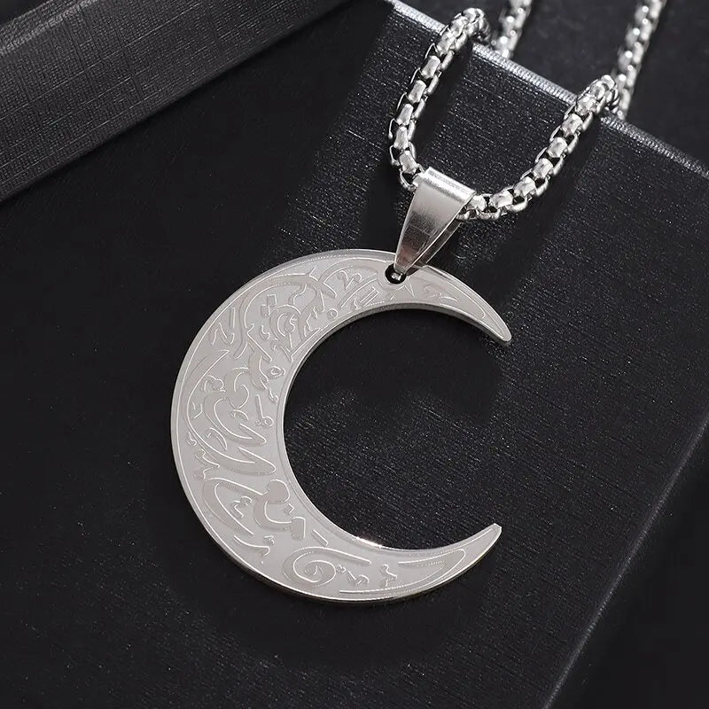 Collier croissant de lune gravé, finition argentée