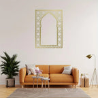 Arche mihrab murale en métal doré ajouré — 42 × 30 cm