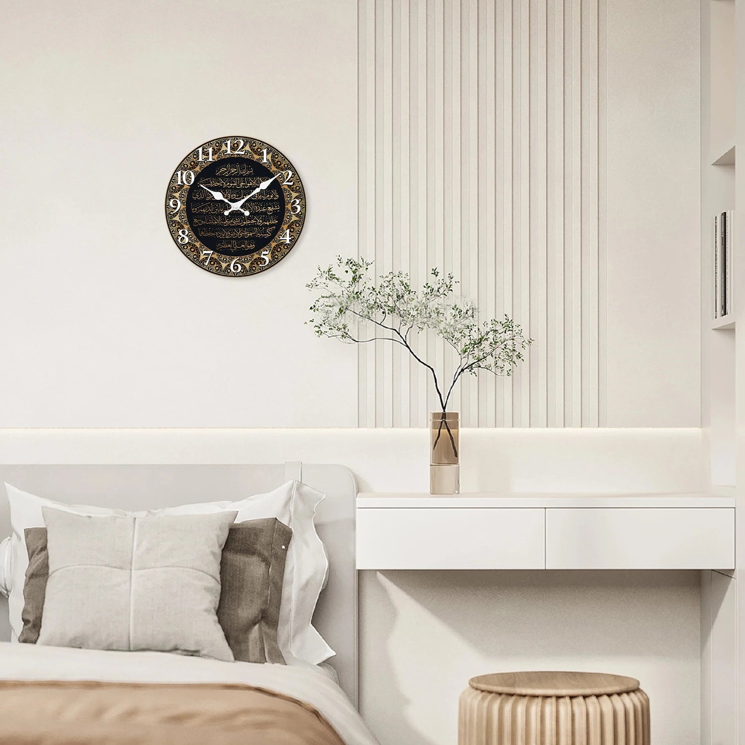 Horloge murale en bois — calligraphie du verset du Trône