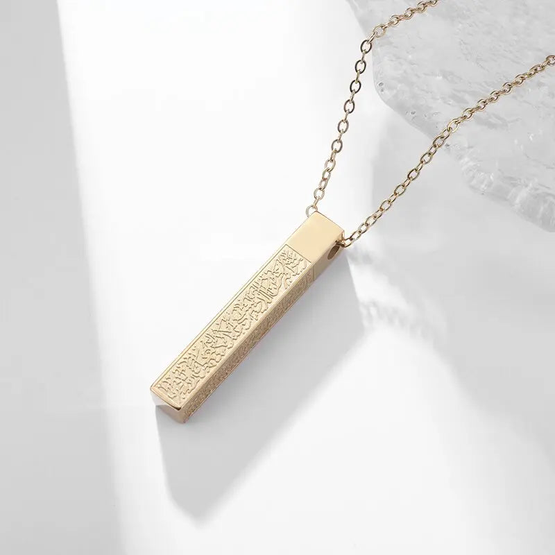 Collier barre verticale gravée, finition dorée