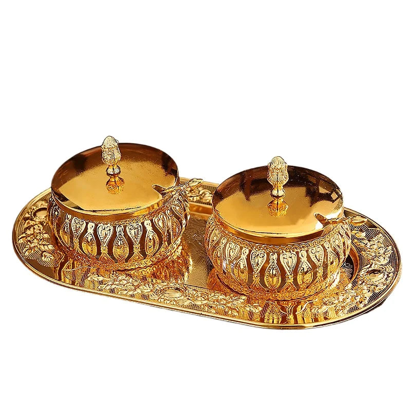 Pots à épices en verre et métal doré — avec plateau et cuillères