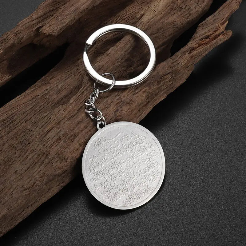 Collier médaillon rond gravé, finition argentée