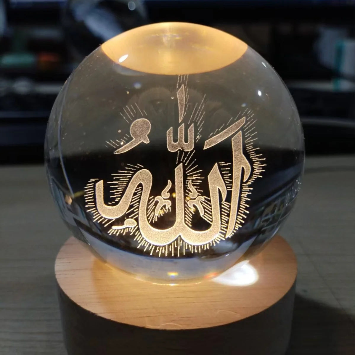Boule de cristal gravée et socle lumineux — neuf gravures