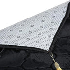 Sous-face antidérapante à pois du tapis de prière