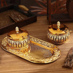 Pots à épices en verre et métal doré — avec plateau et cuillères