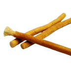 Bâtonnets de siwak d'arak naturel sur fond blanc