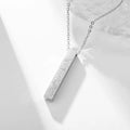 Collier barre verticale gravée, finition argentée