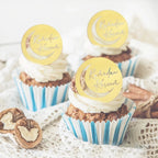 Décoration de gâteau dorée — sur le gâteau