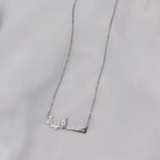 Collier prénom en calligraphie arabe, finition acier argenté