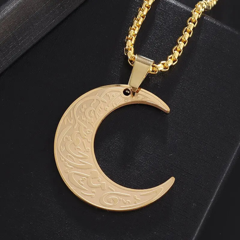 Collier croissant de lune gravé, finition dorée