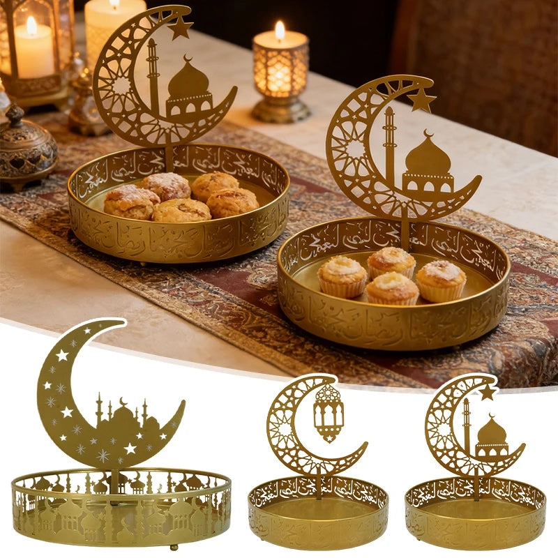 Plateaux et boîtes à friandises en métal doré — quinze modèles