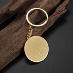 Collier médaillon rond gravé, finition dorée