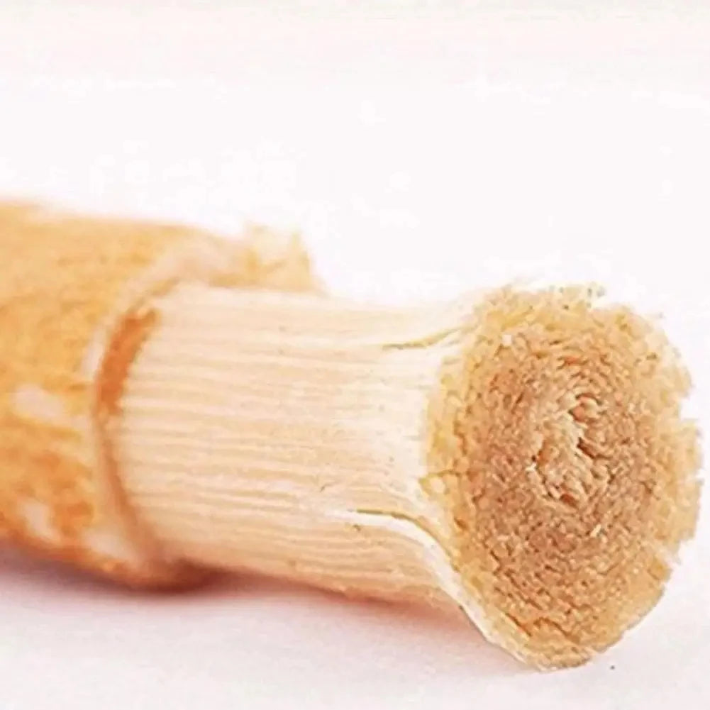 Gros plan des fibres du siwak après mâchage de l'extrémité