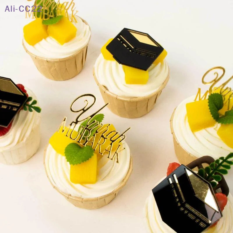 Cupcakes décorés de piques dorées Kaaba et Umrah Mubarak