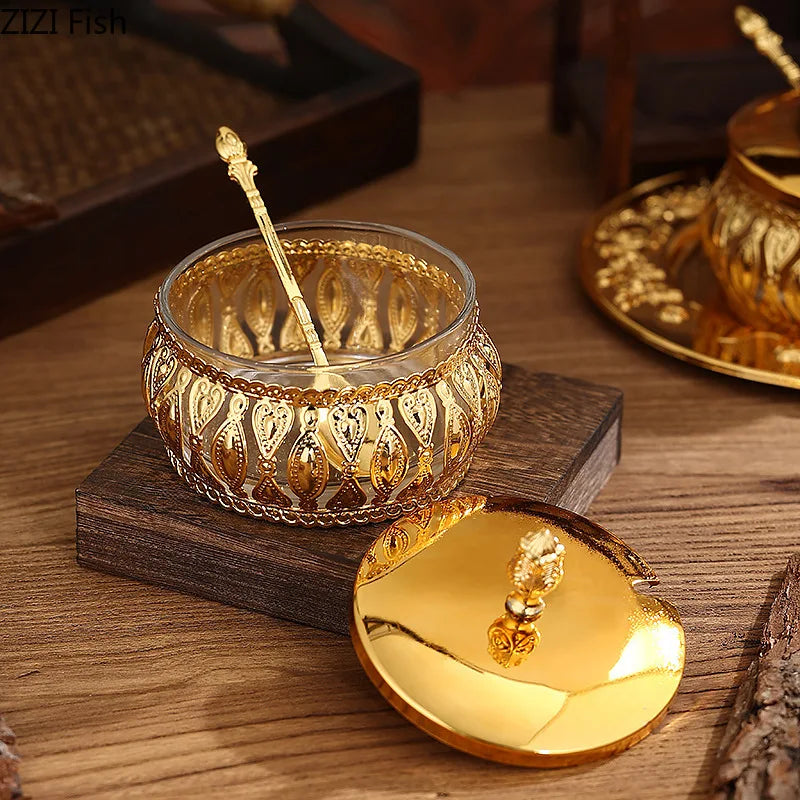 Pots à épices en verre et métal doré — avec plateau et cuillères