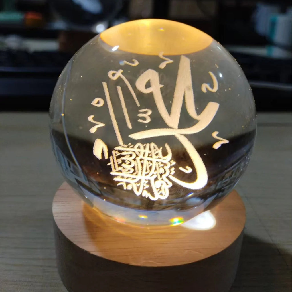 Boule de cristal gravée et socle lumineux — neuf gravures