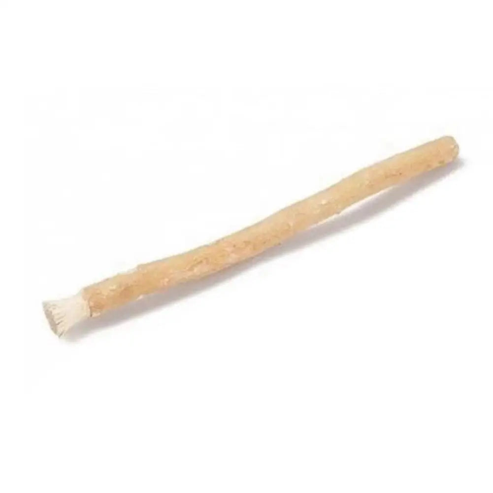 Bâtonnets de siwak en racine d'arak, sur fond blanc