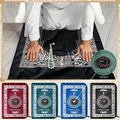 Tapis de prière de voyage déplié, avec sa boussole qibla