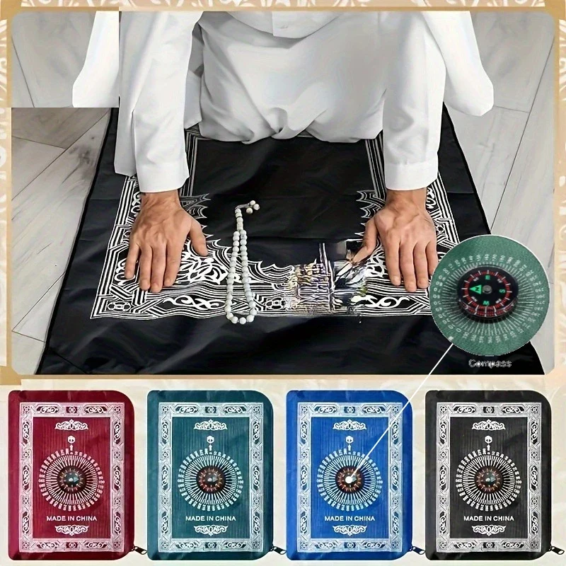 Tapis de prière de voyage déplié, avec sa boussole qibla